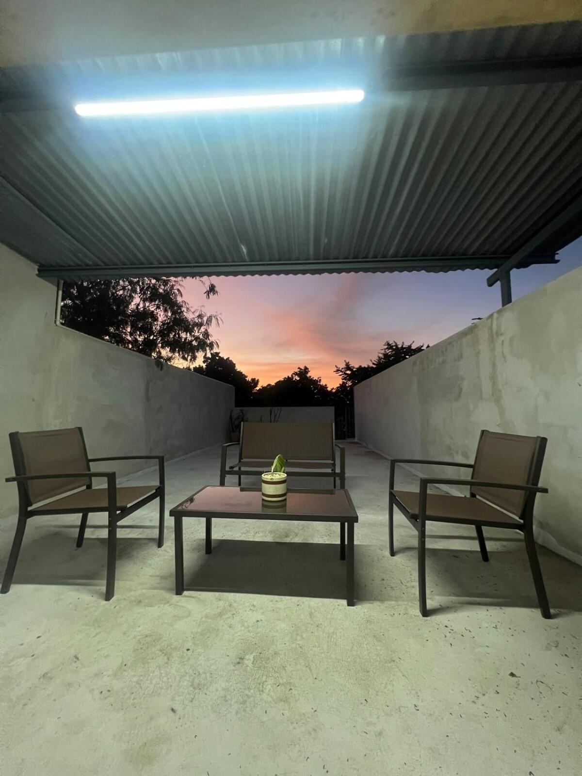 Casa En El Centro De Merida, 5 Y 3 Banos, Ideal Grupos *