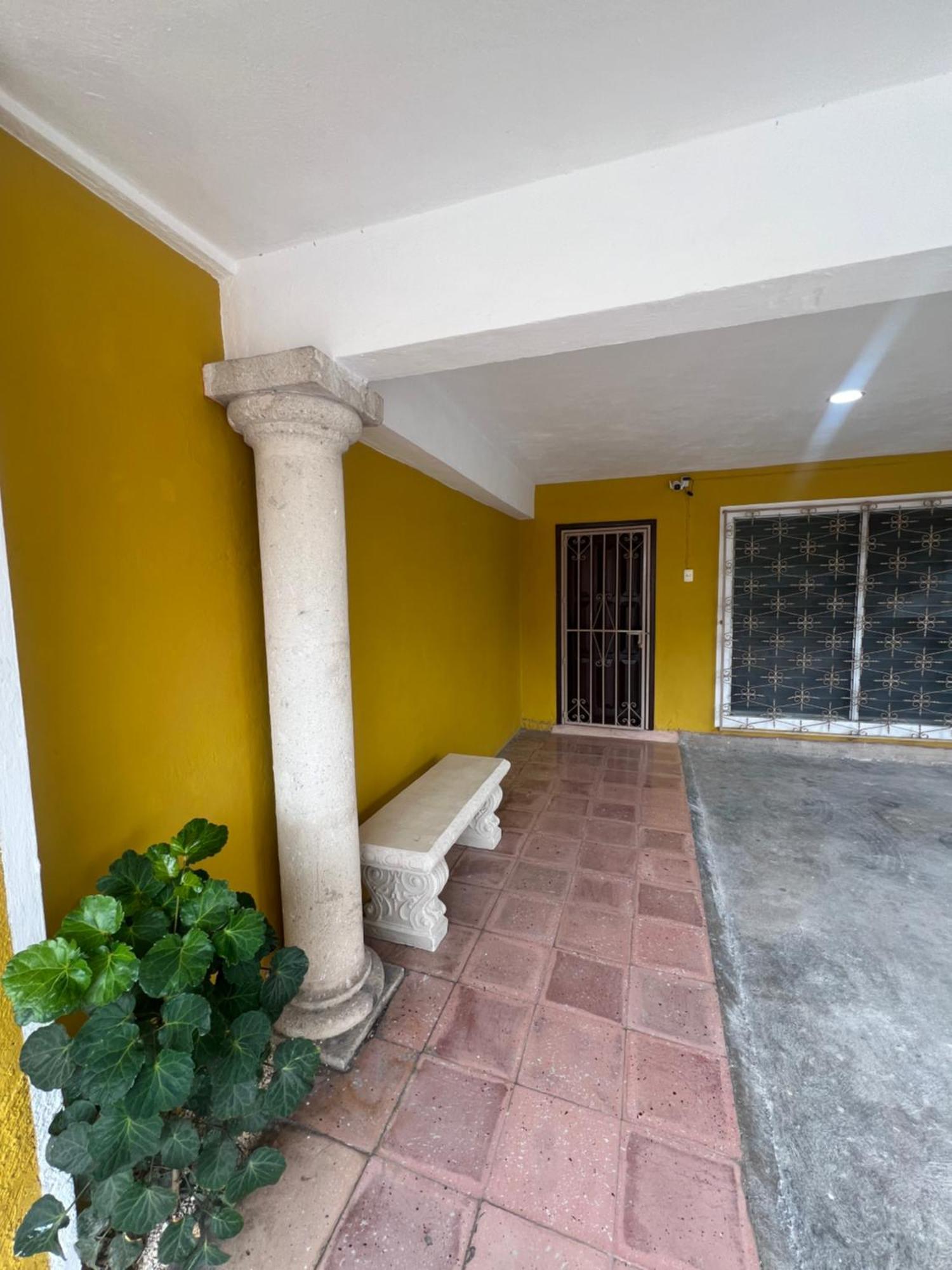 Casa En El Centro De Merida, 5 Y 3 Banos, Ideal Grupos *