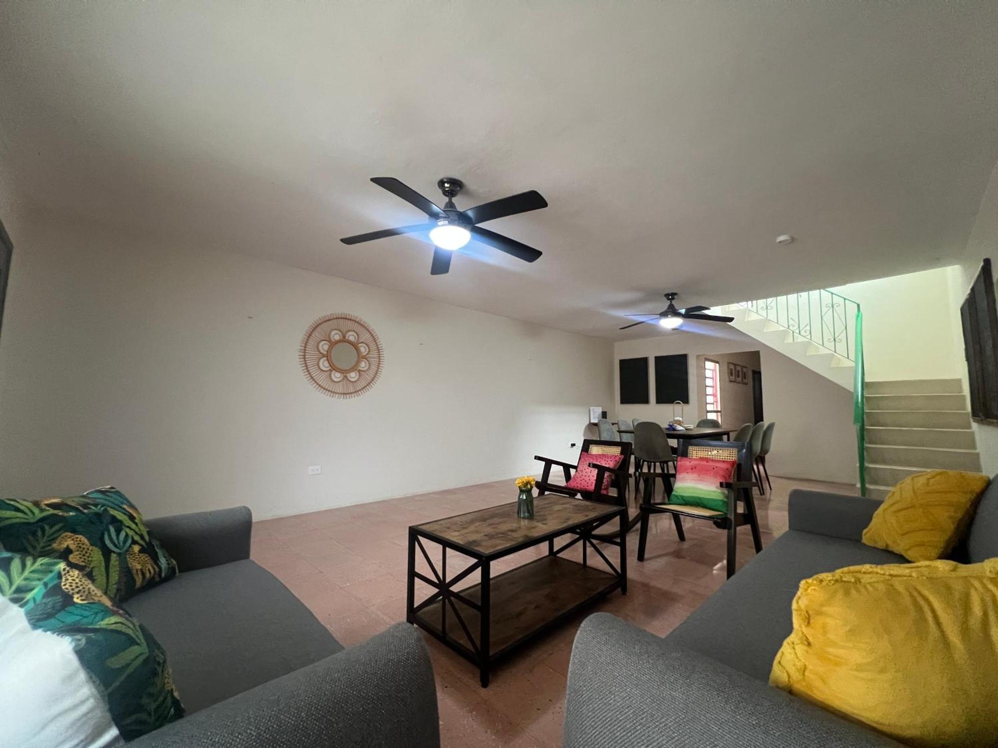 Casa En El Centro De Merida, 5 Y 3 Banos, Ideal Grupos Mérida
