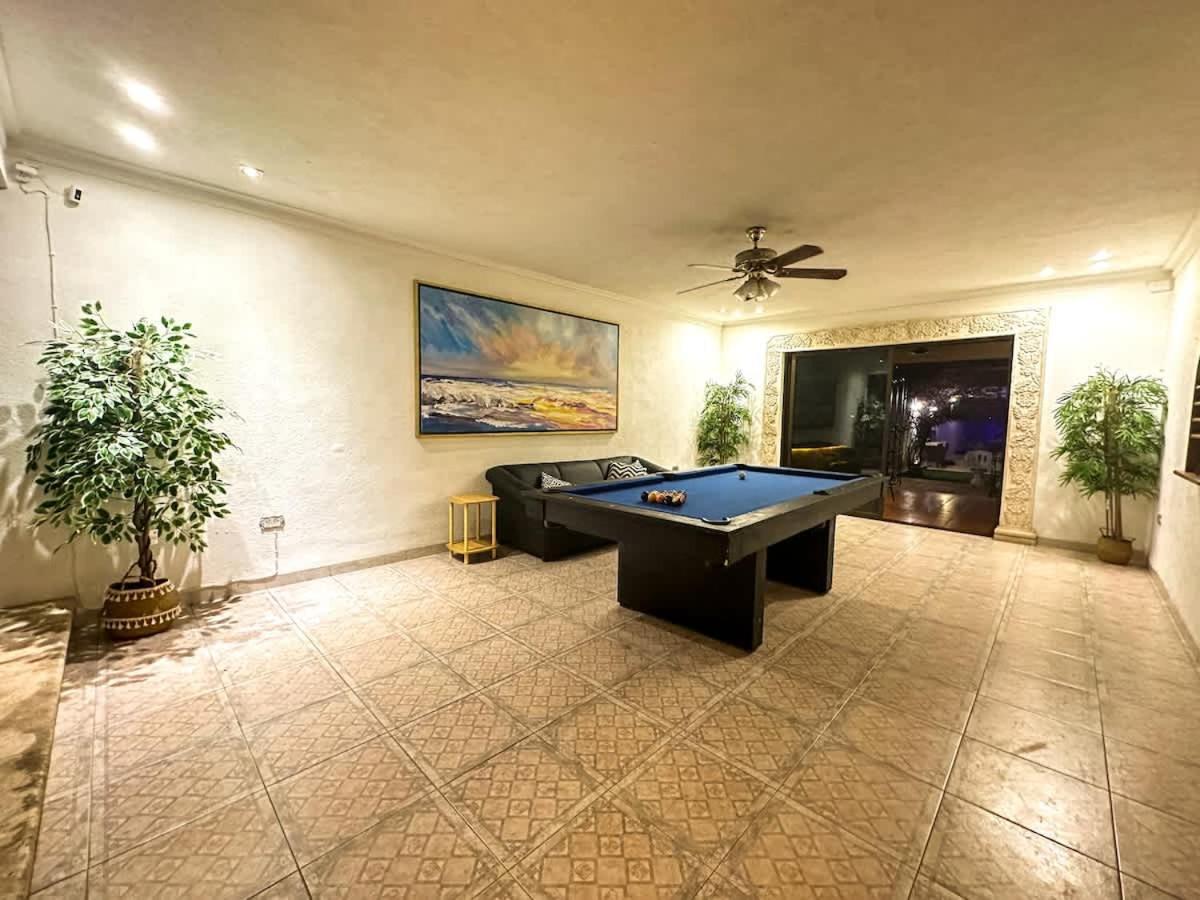 3 Personas En Casa Alpha