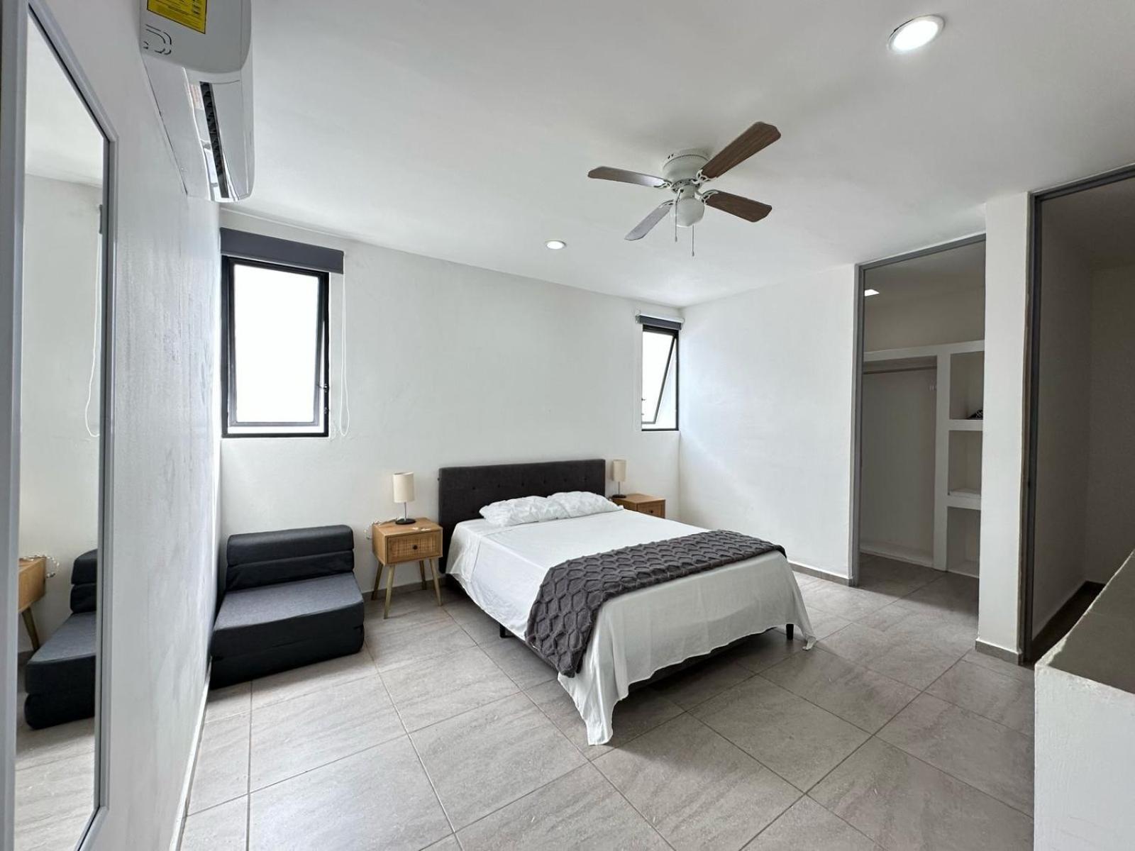 Apartamento Espaciosa De 2 Recamaras Con Alberca Cerca De Plazas Y Hospitales *