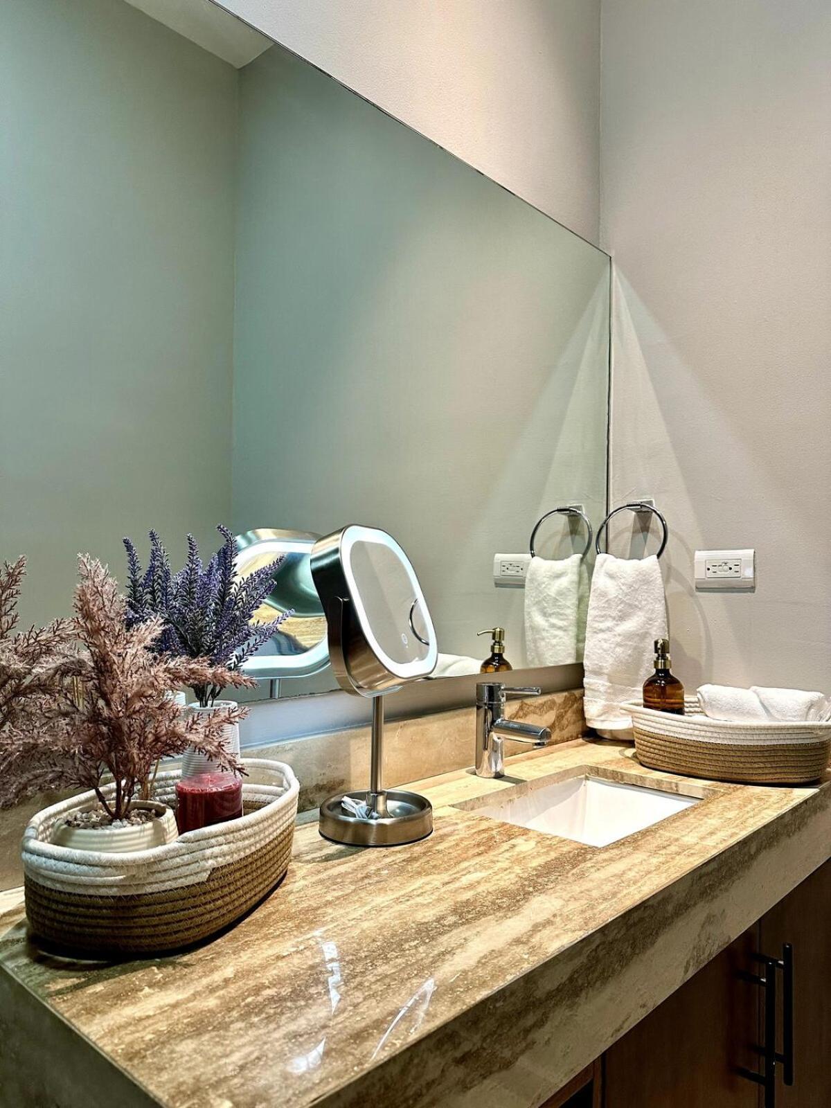 Tuscania Modern Luxe - Temozon On First Floor Apartment