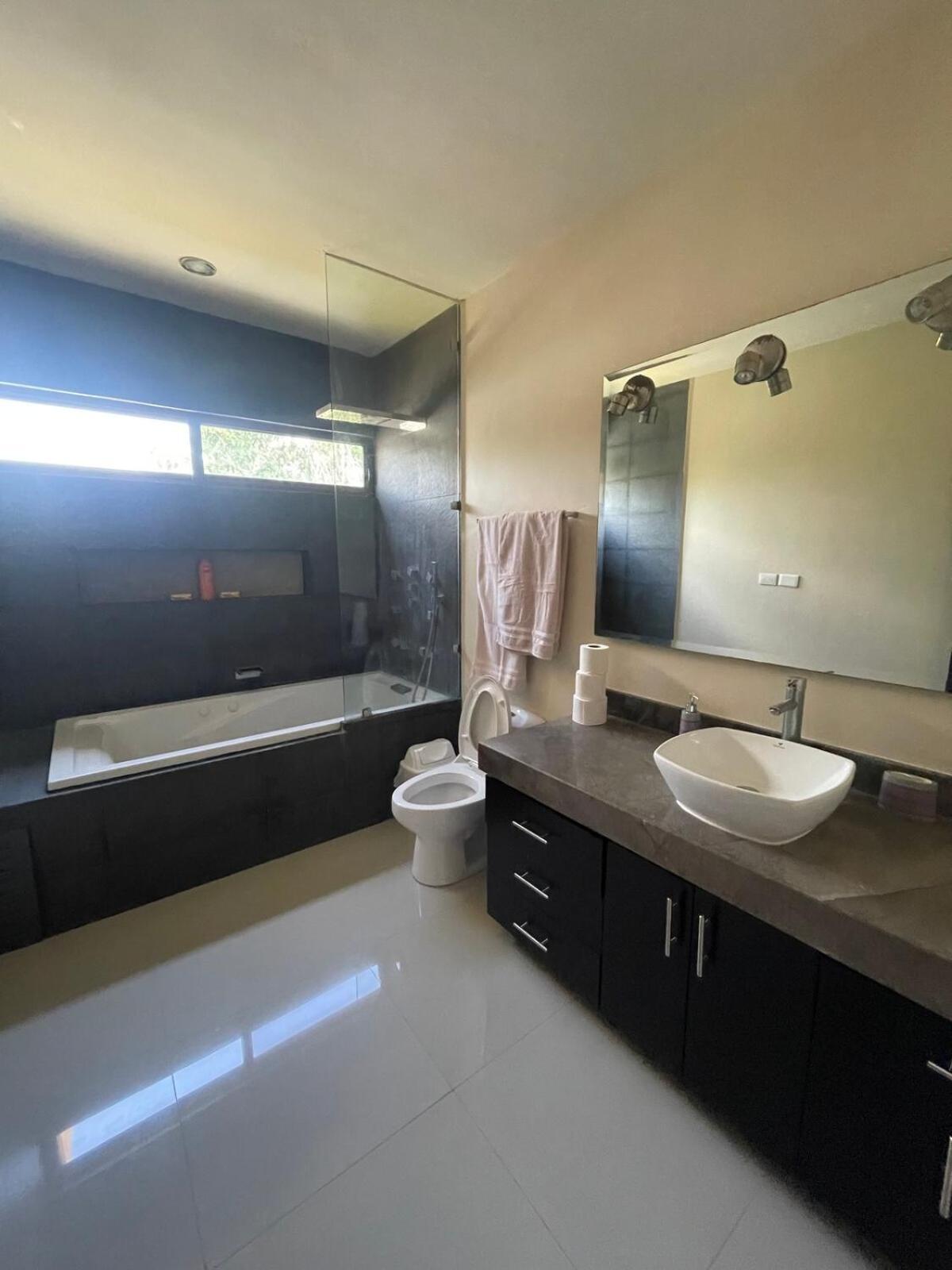 Beautiful House In Prado Norte, Jhonnis House! Сasa de vacaciones