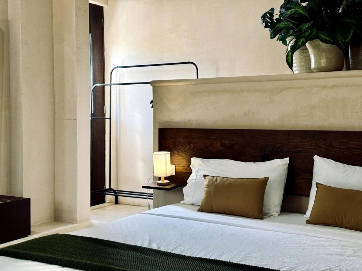 Casa Nudo, Ukax, *