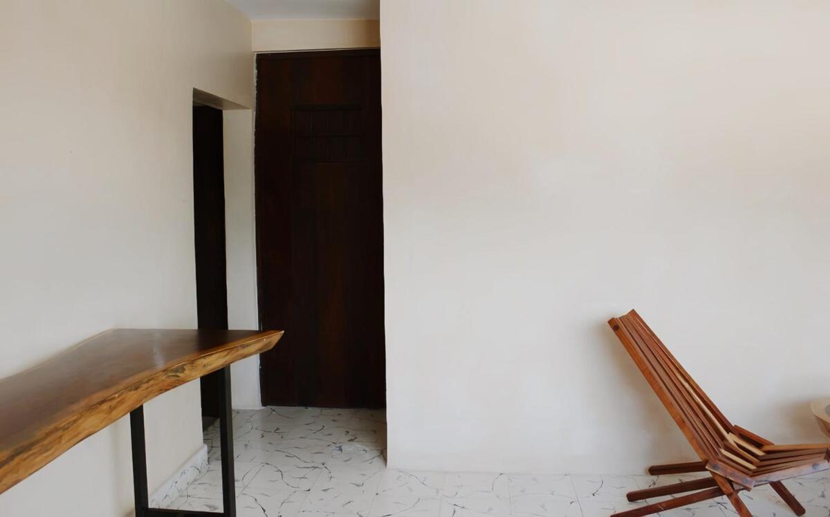 Casa Nudo, Parota,