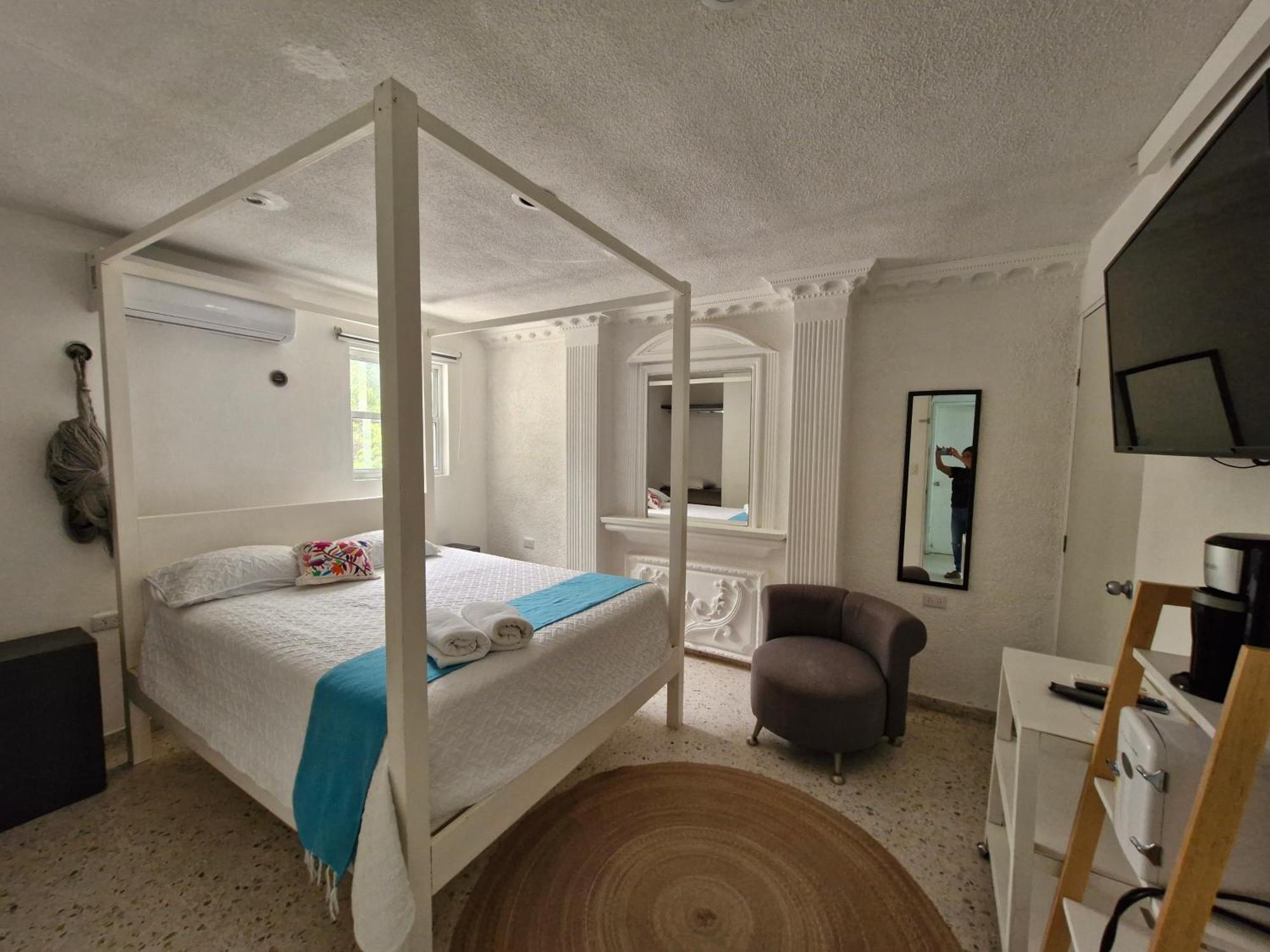 Hotel Downtown 3*