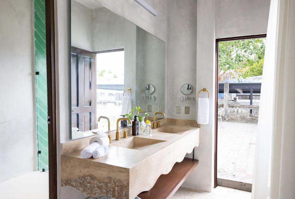 Amazing Downtown House Near Plaza Grande, 7bd *