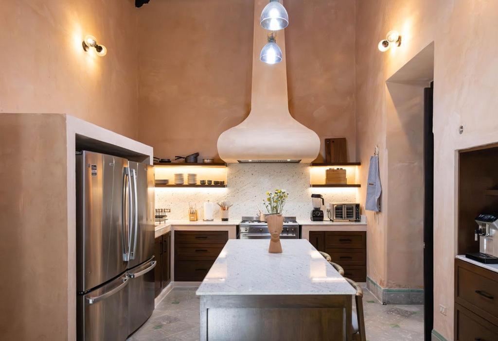 Сasa de vacaciones Amazing Downtown House Near Plaza Grande, 7bd *