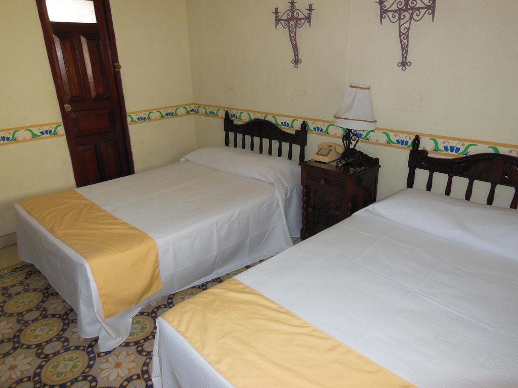 Toledo & Galeria 3*