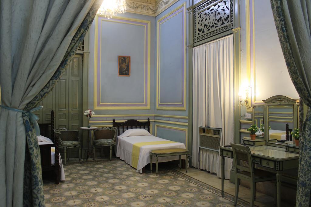 Hotel Toledo & Galeria 3*