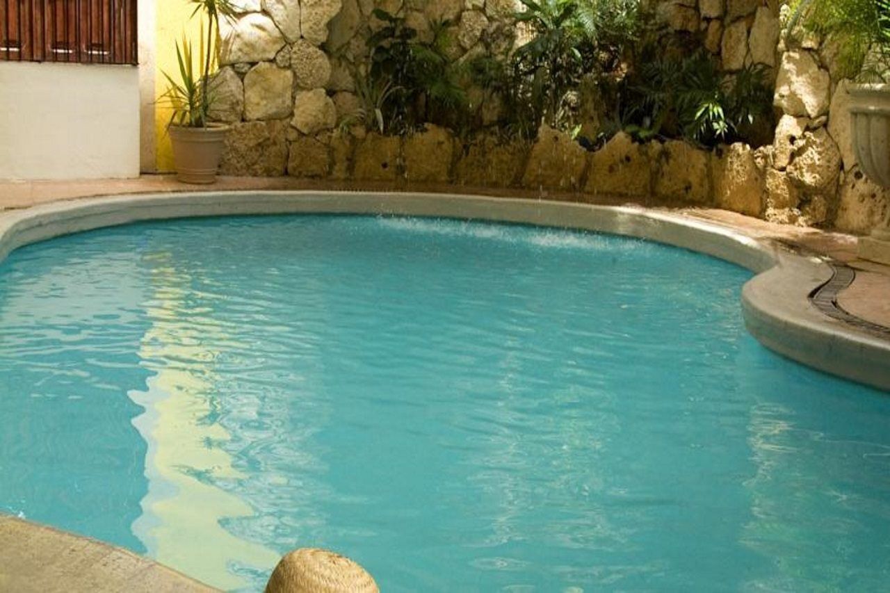 Colonial De 4*