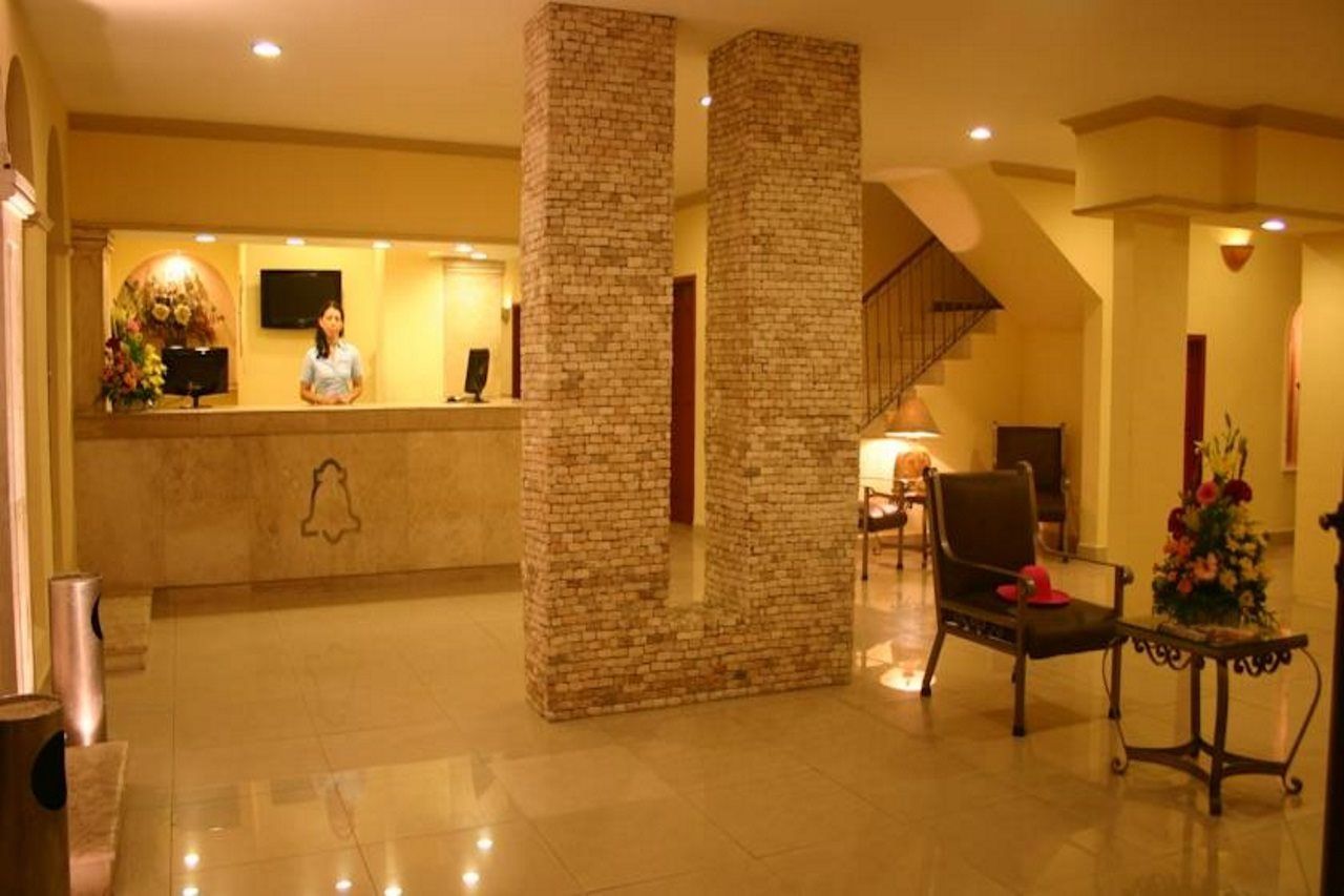 Colonial De Hotel