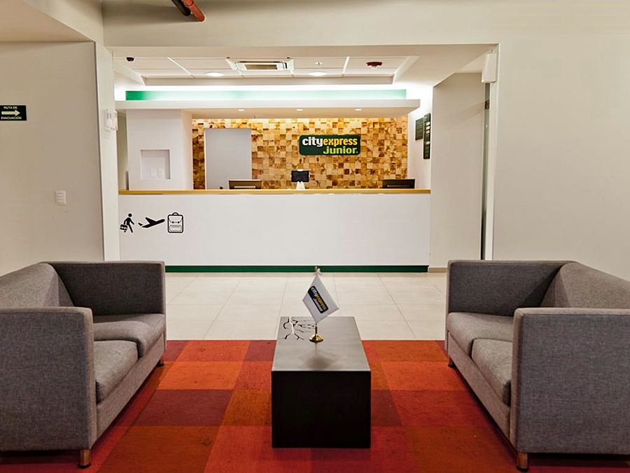 Express Junior Altabrisa Hotel