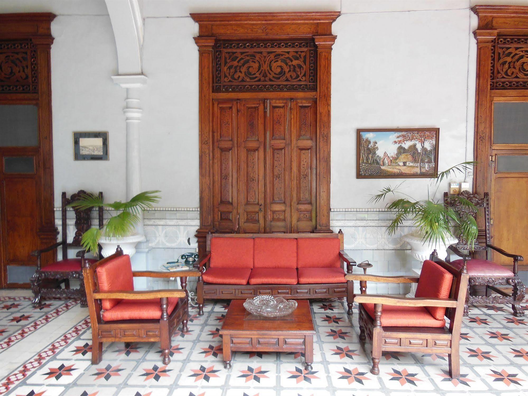 Hotel Toledo & Galeria 3*