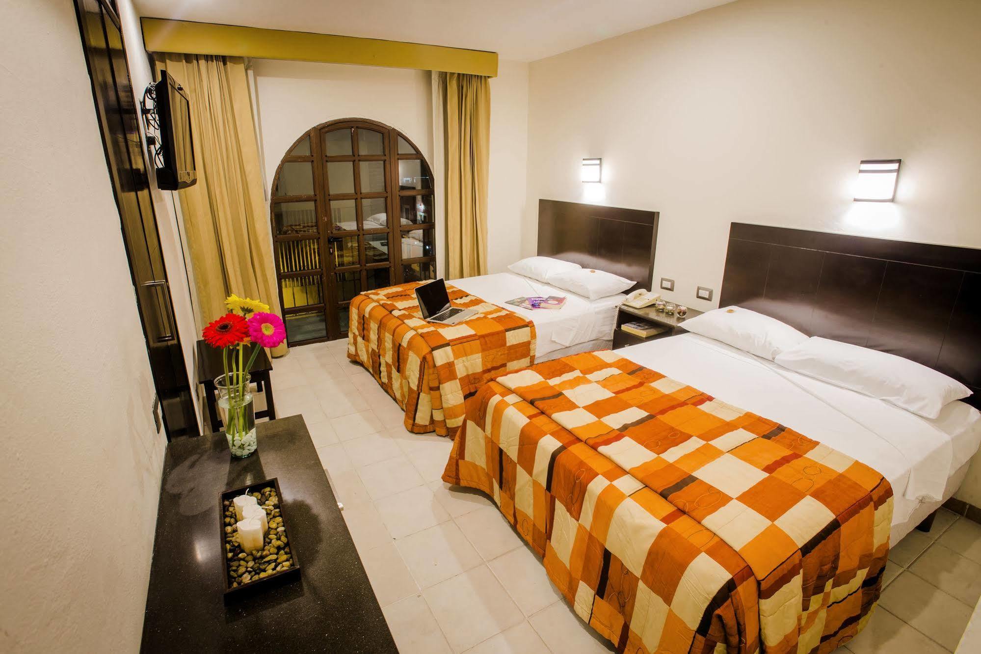 Colonial De Hotel