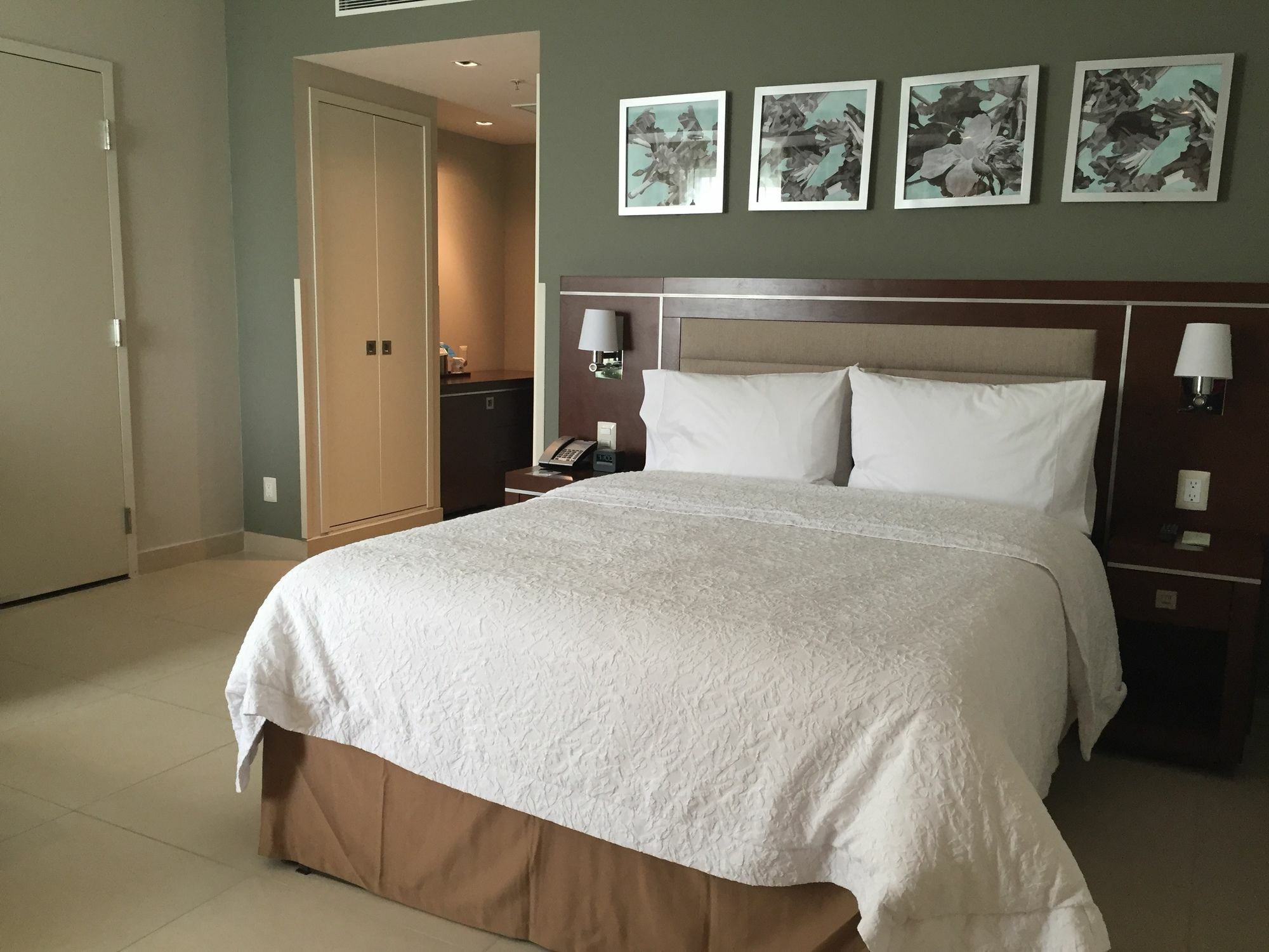 Hampton By Hilton 3*