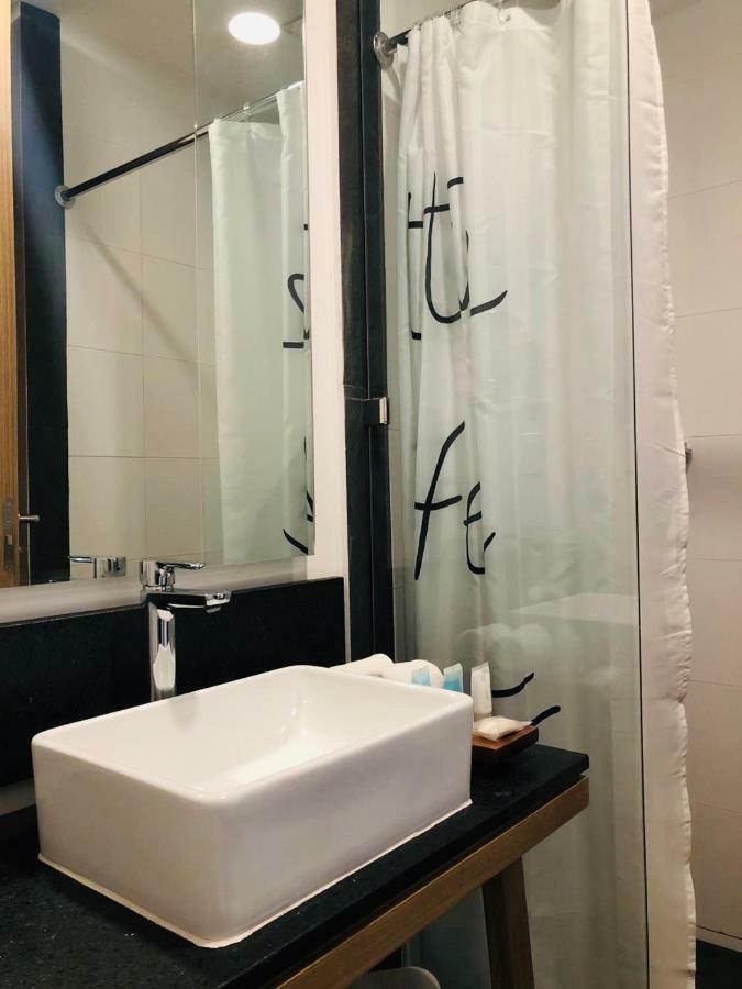 Hotel B's