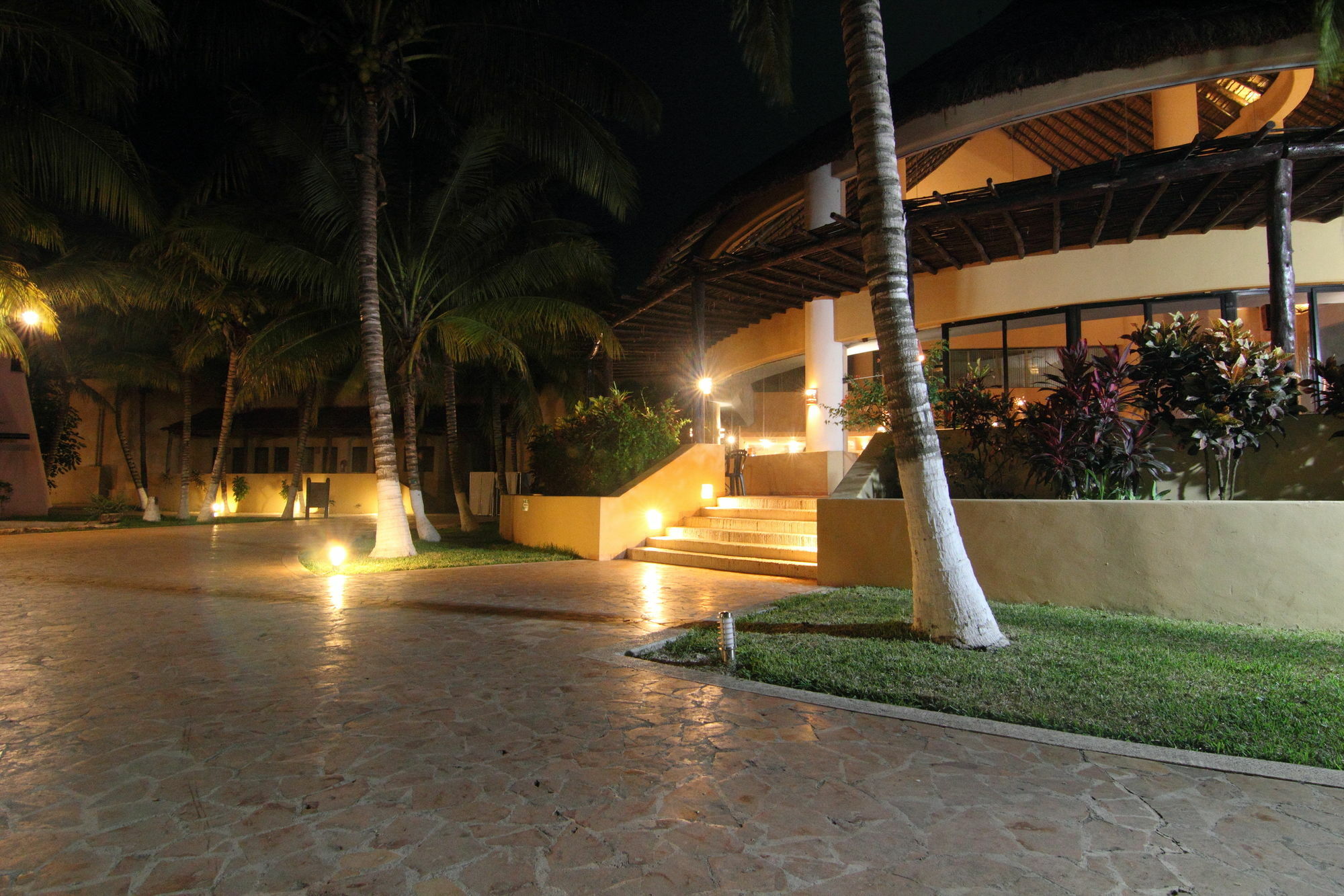 Reef Yucatan & Convention Center