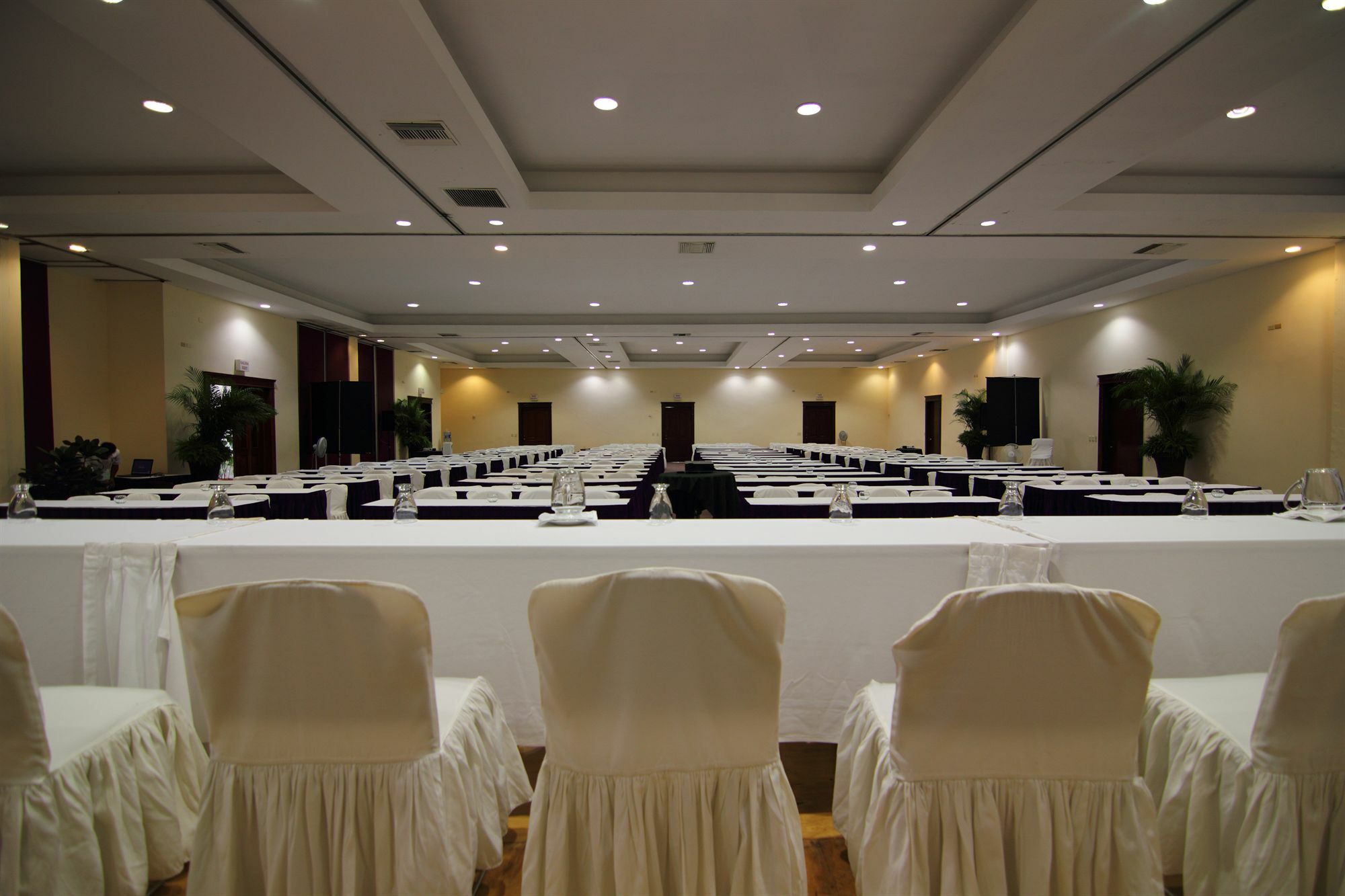 Reef Yucatan & Convention Center Hotel