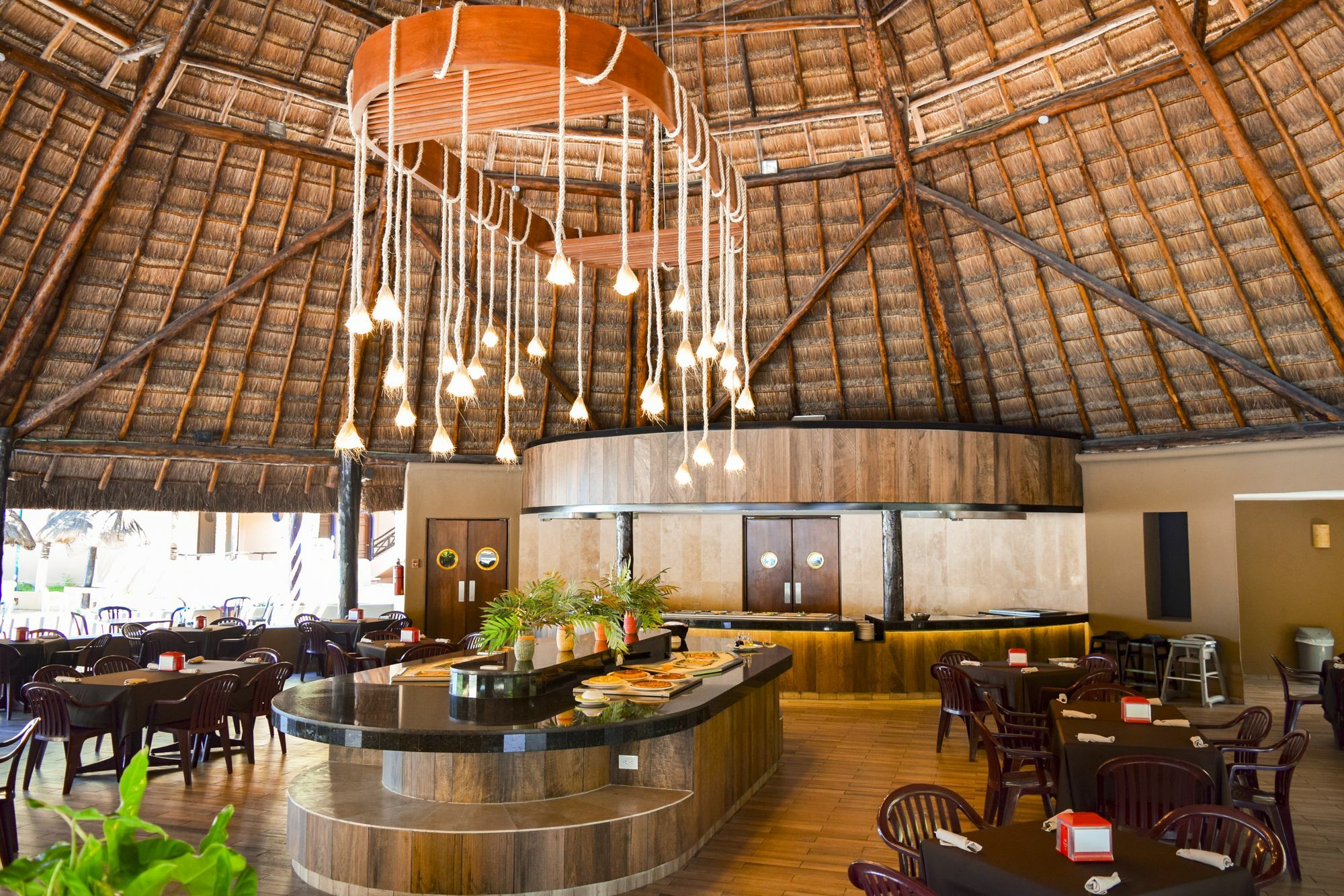 Reef Yucatan & Convention Center Hotel