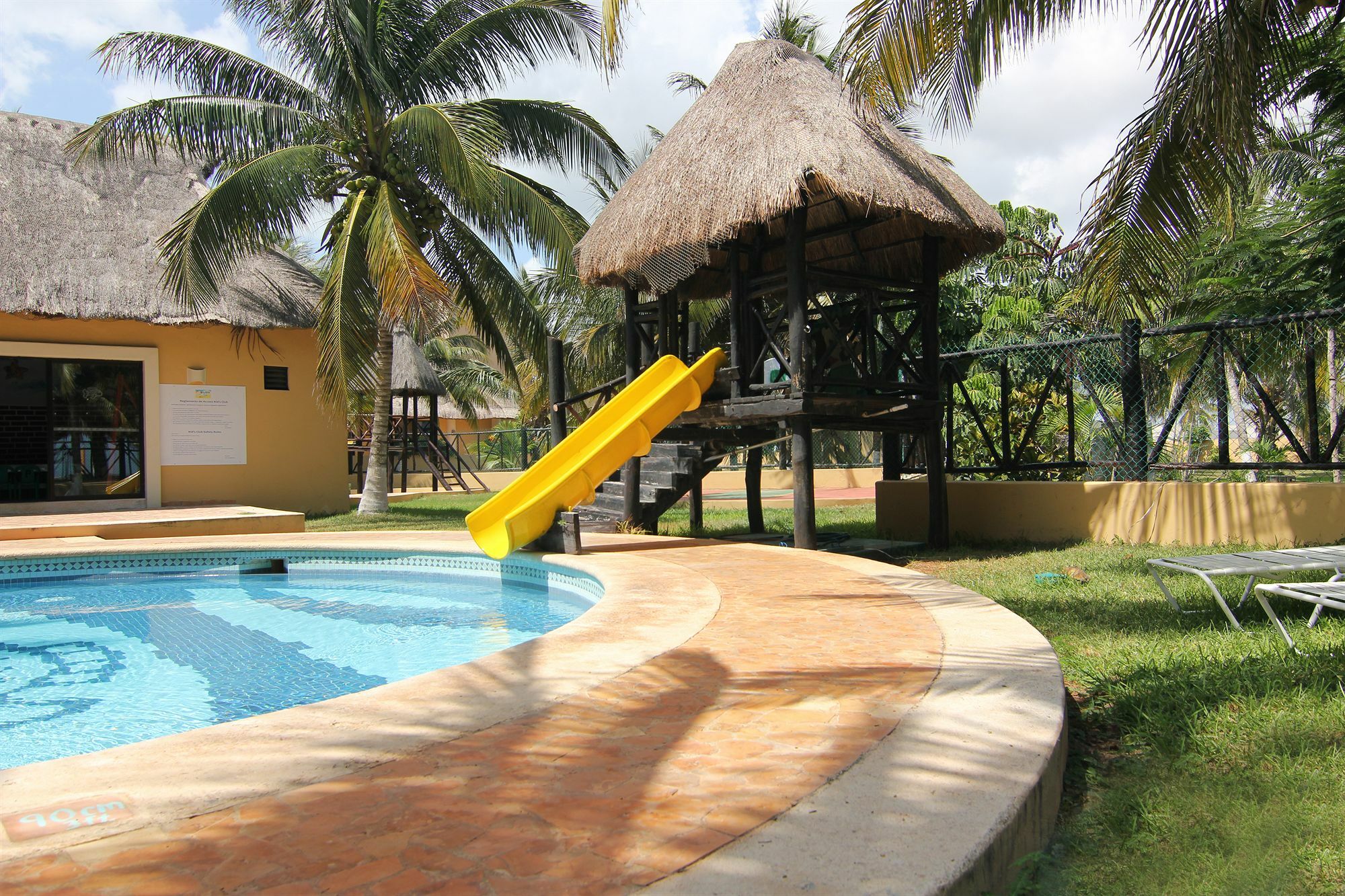 Reef Yucatan & Convention Center Hotel 3*
