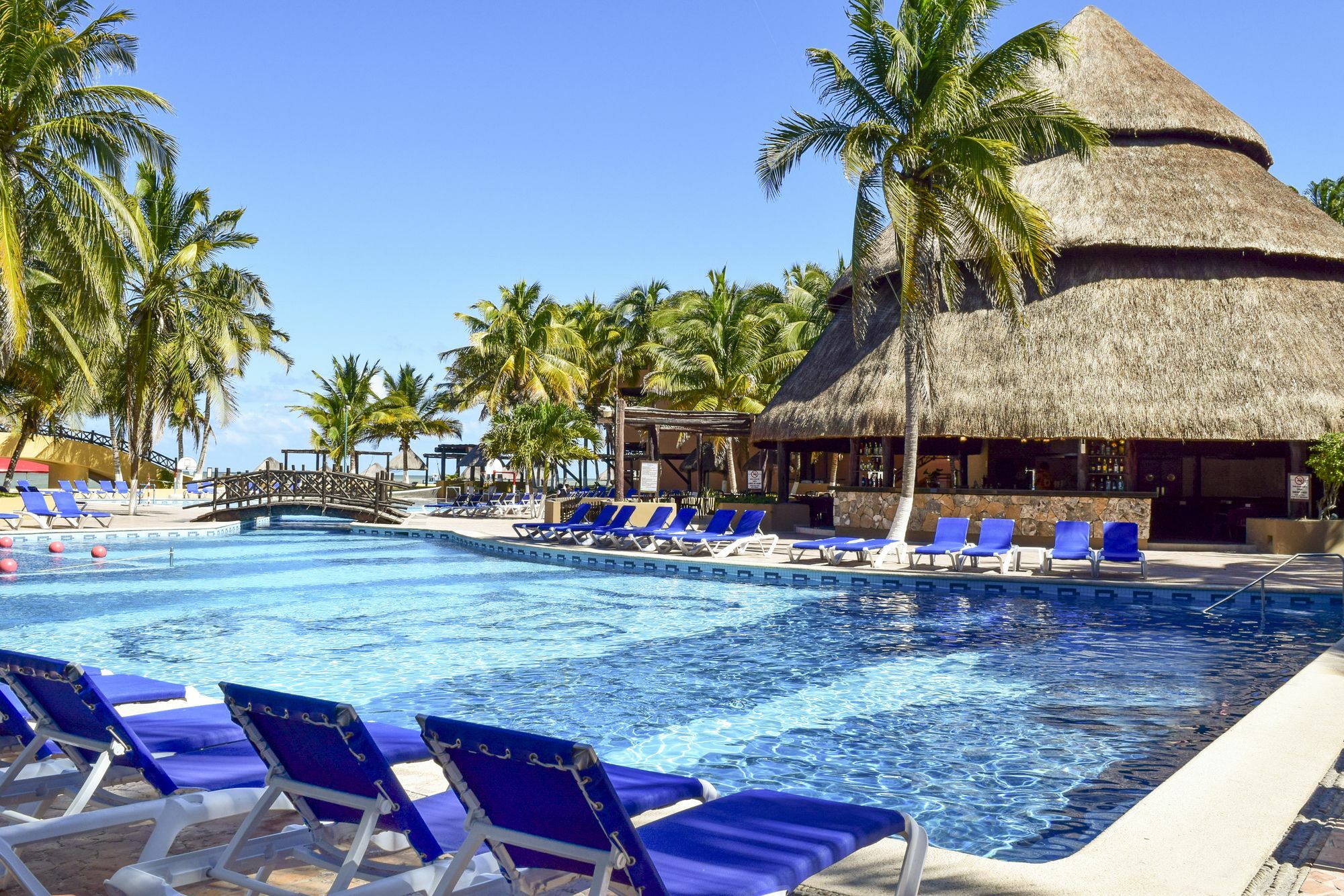 Hotel Reef Yucatan & Convention Center 3*