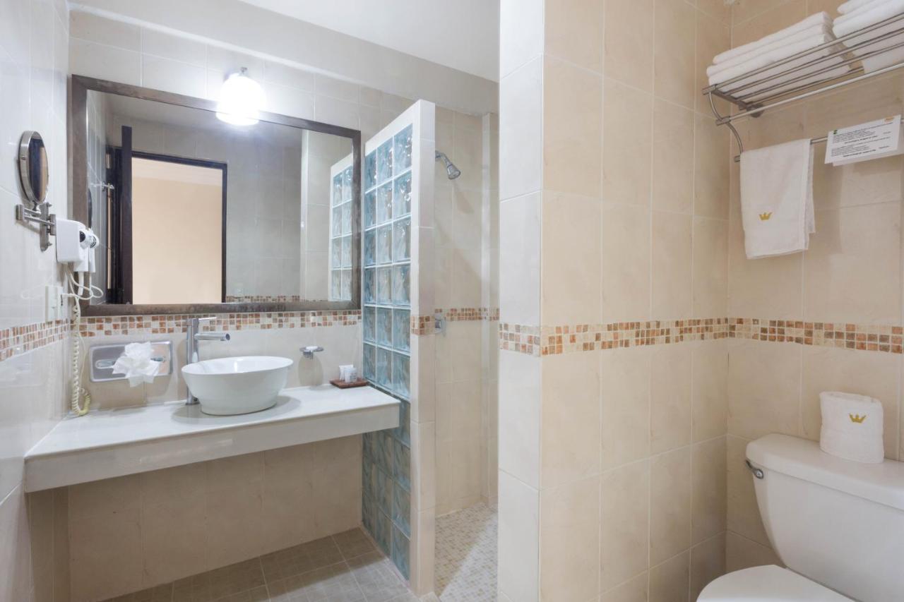 Victoria Hotel 5*