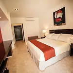 Hotel Holly