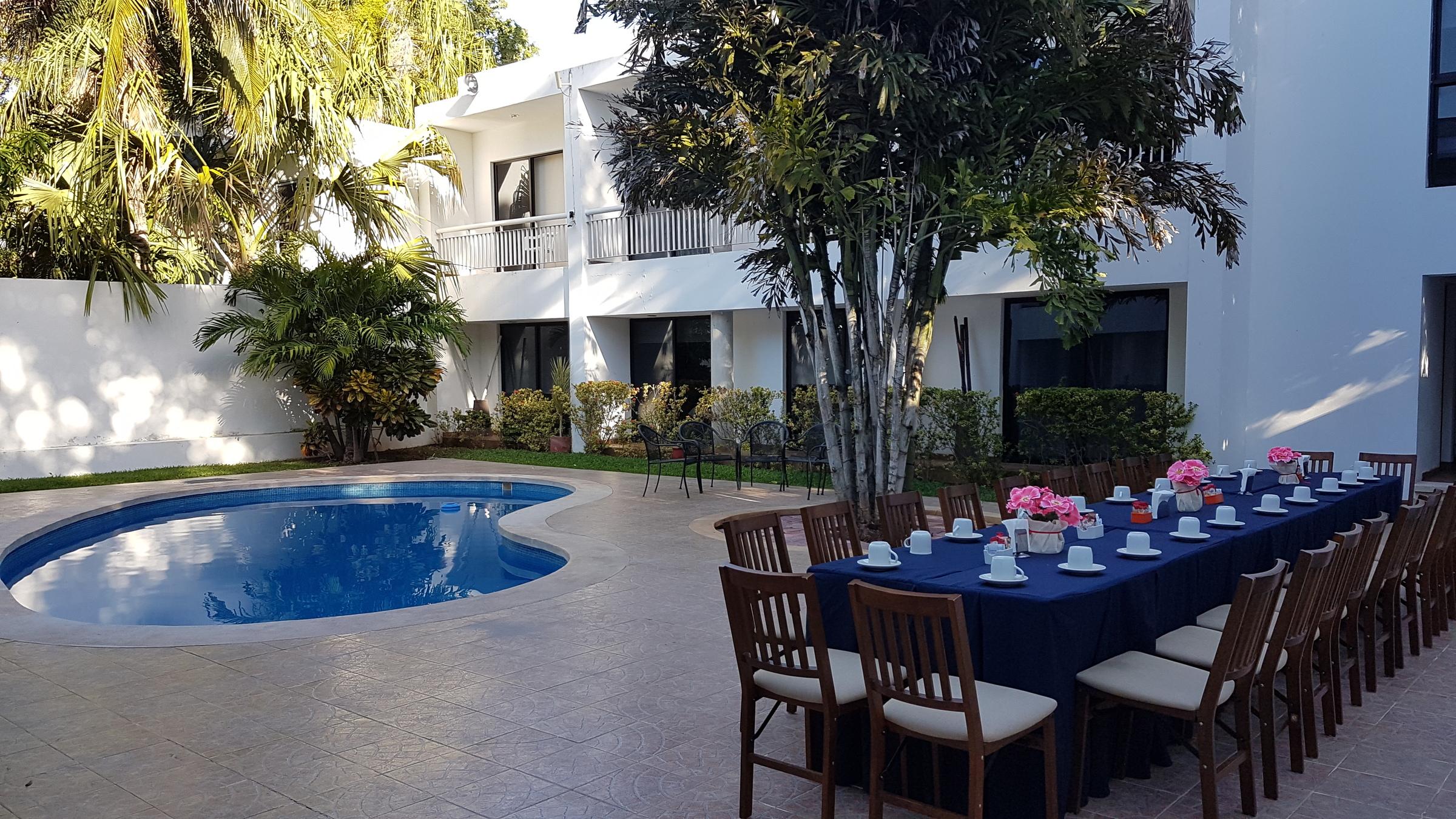 Hotel Holly