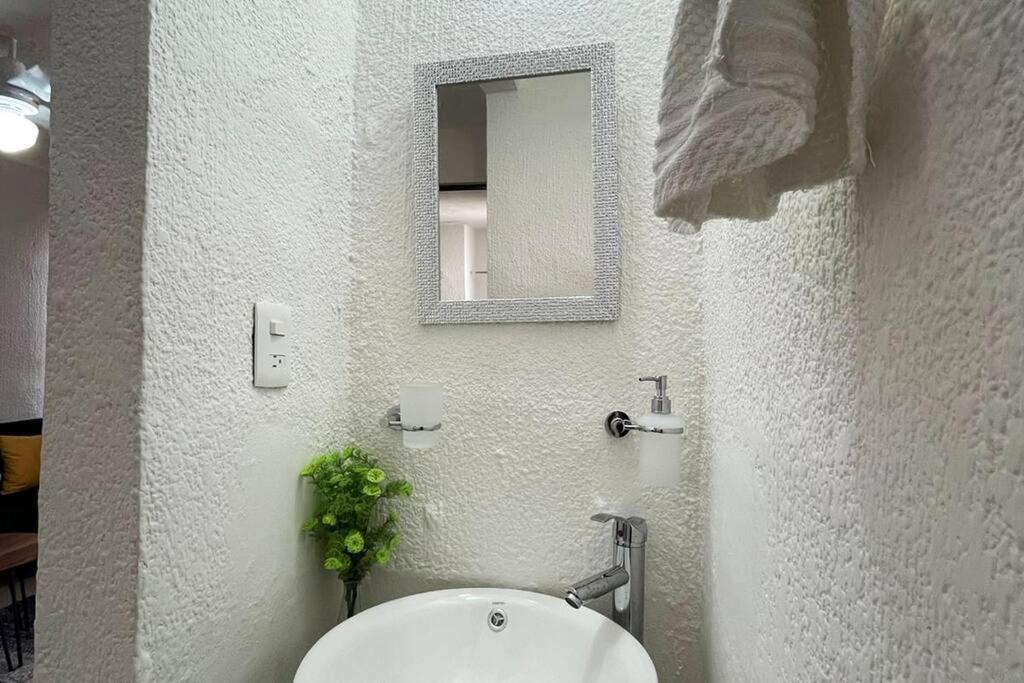 Casa En Puesta Del Sol/excelente Ubicación/2 Hab/wifi/netflix/super Comoda * Mérida