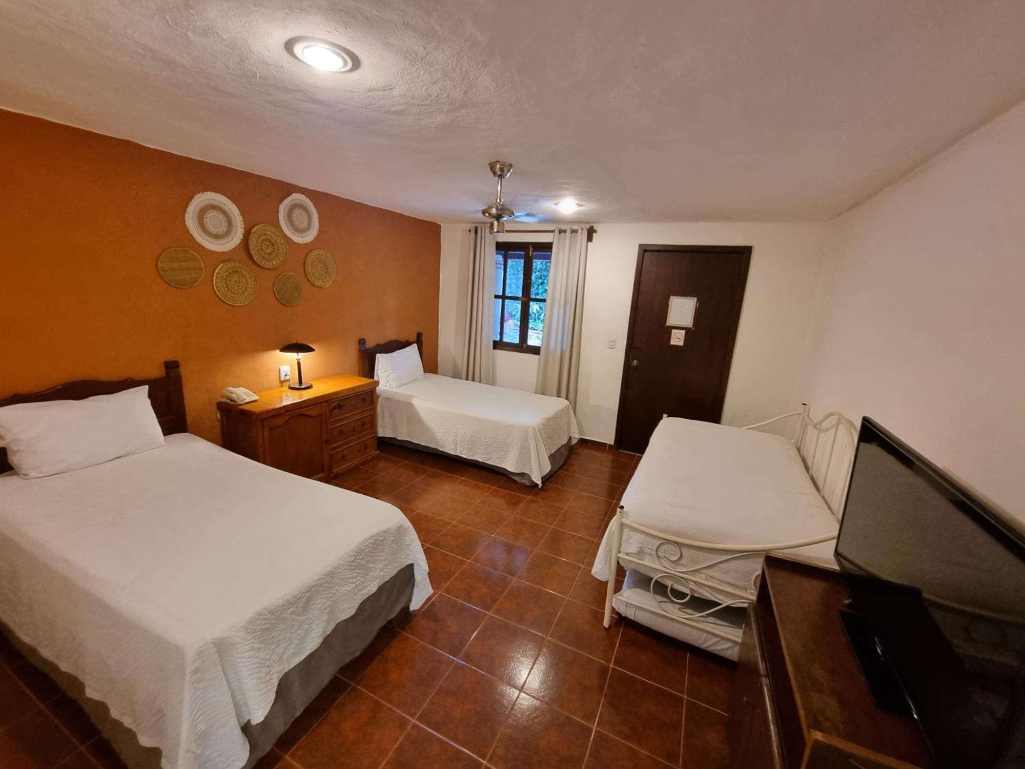 Hotel Holly