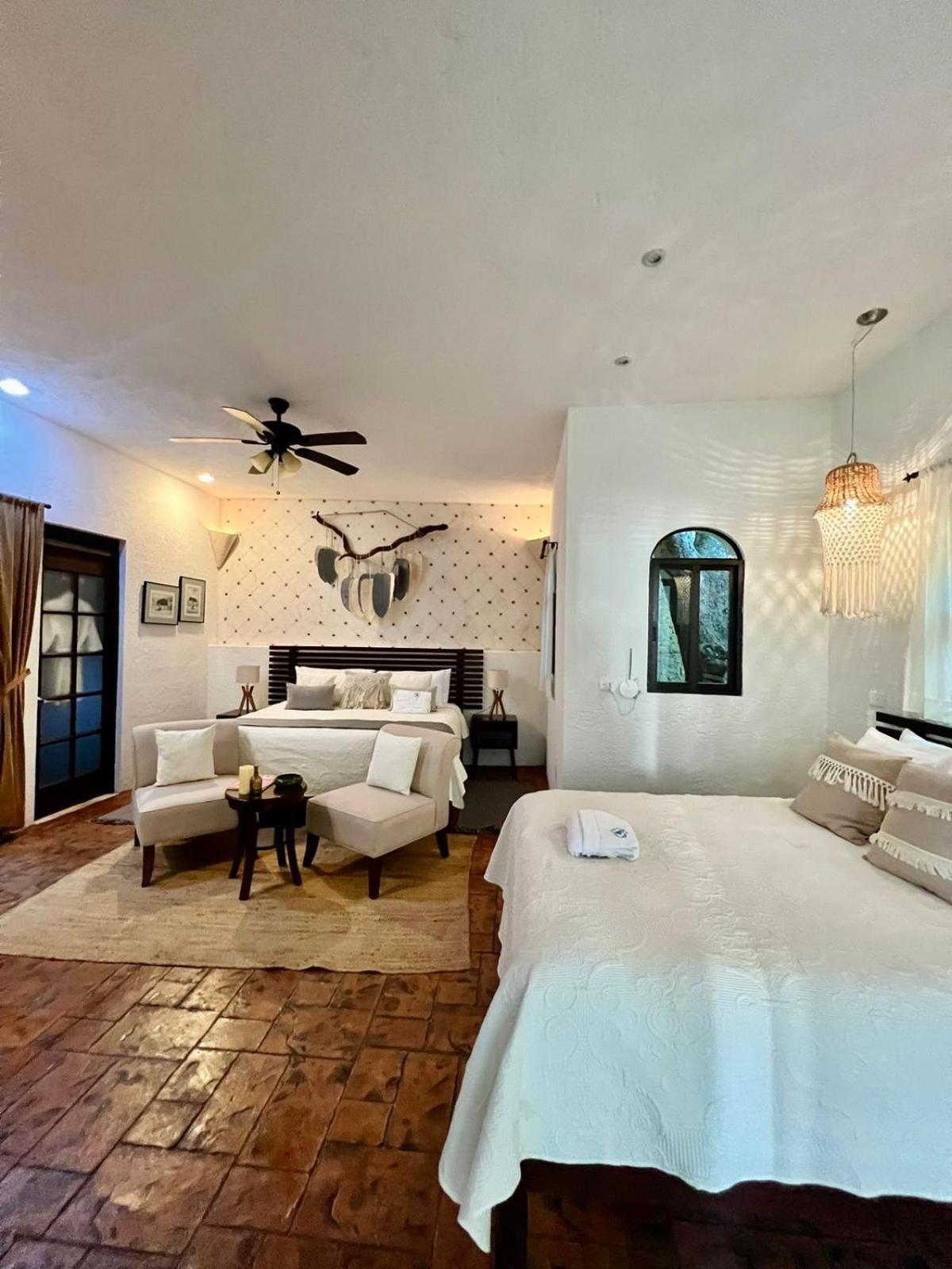 Casa Dos Lirios Bed and breakfast