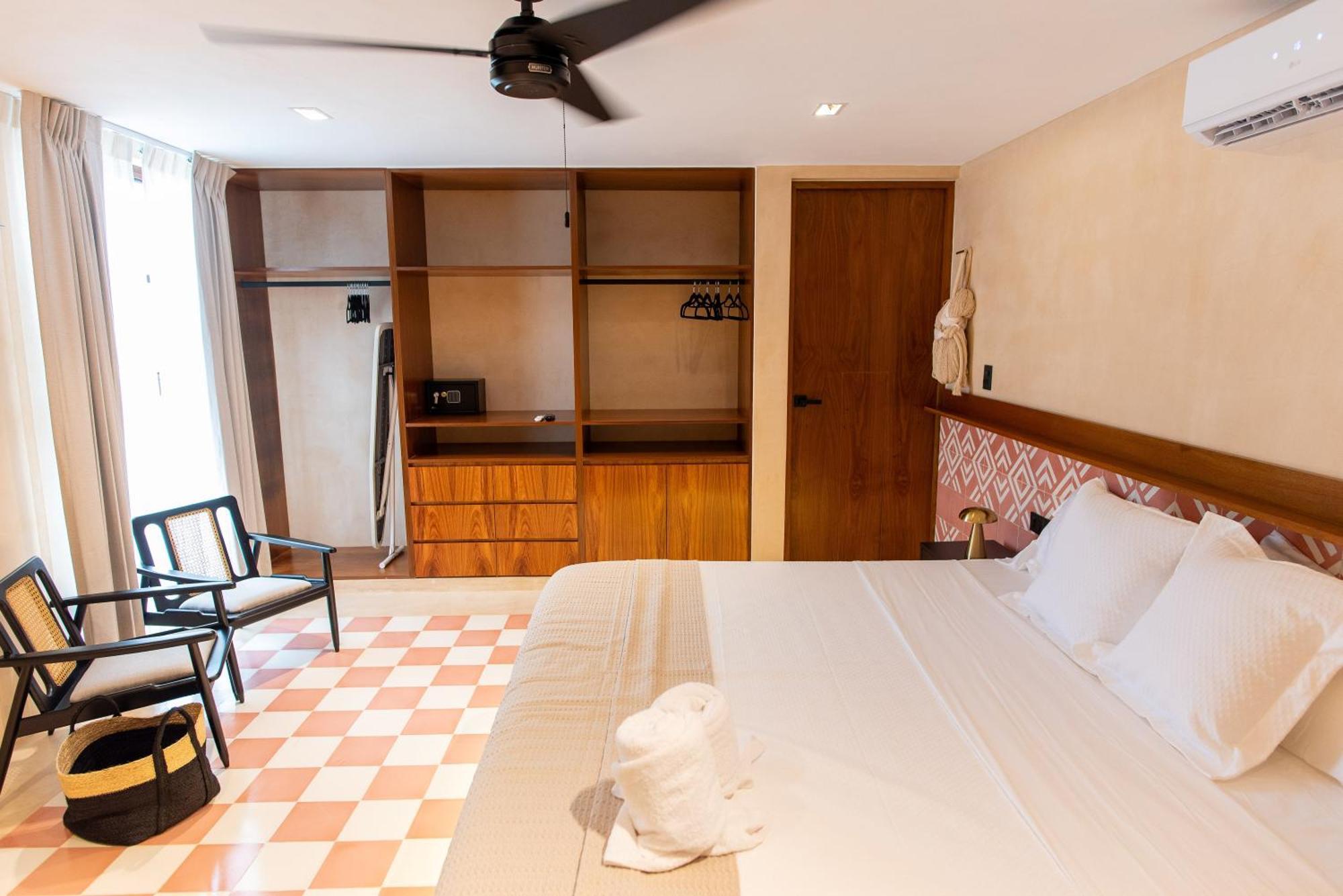 Spectacular Newly Remodelled Colonial House With Plunge Pool *