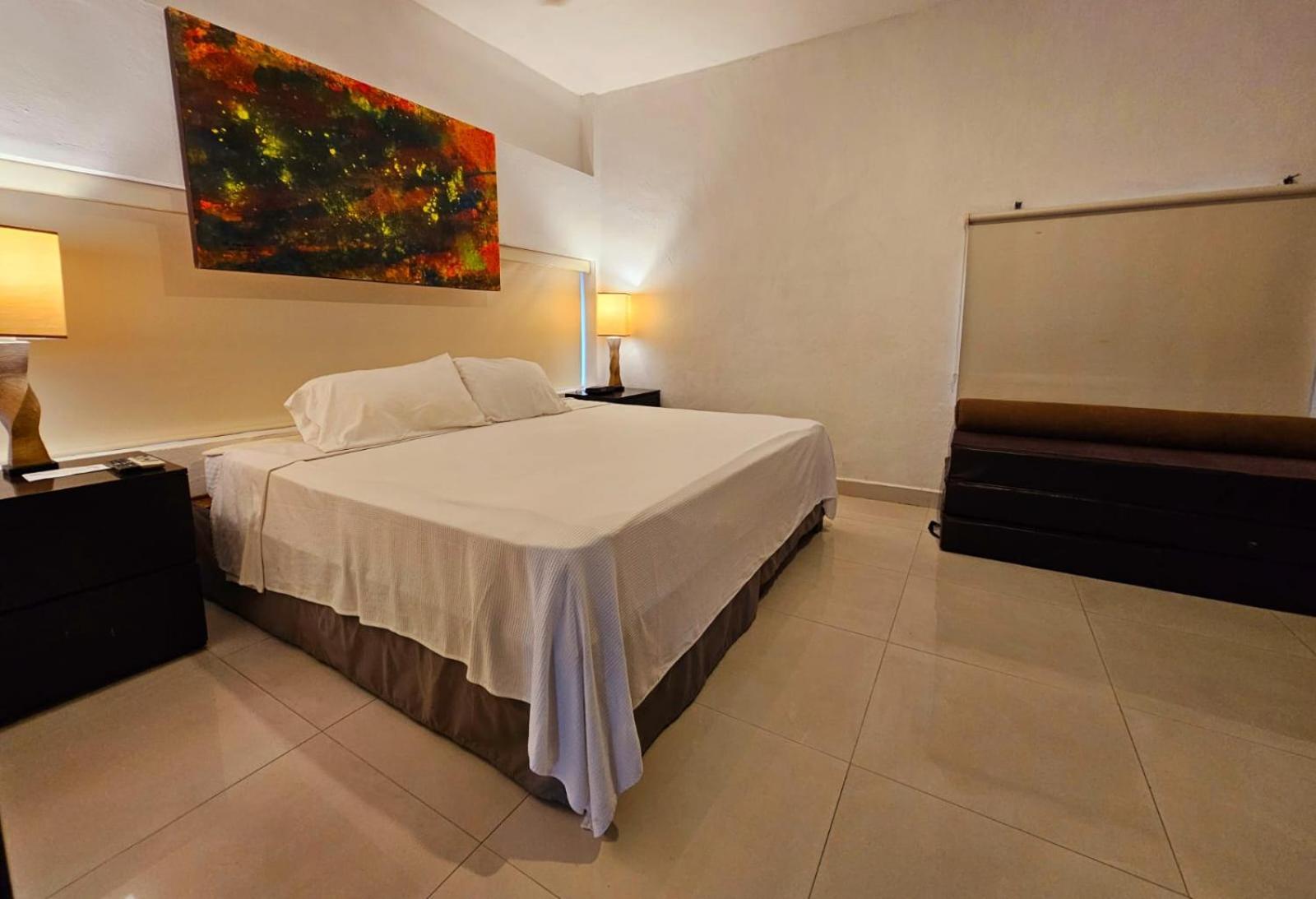 Holly Hotel 4*