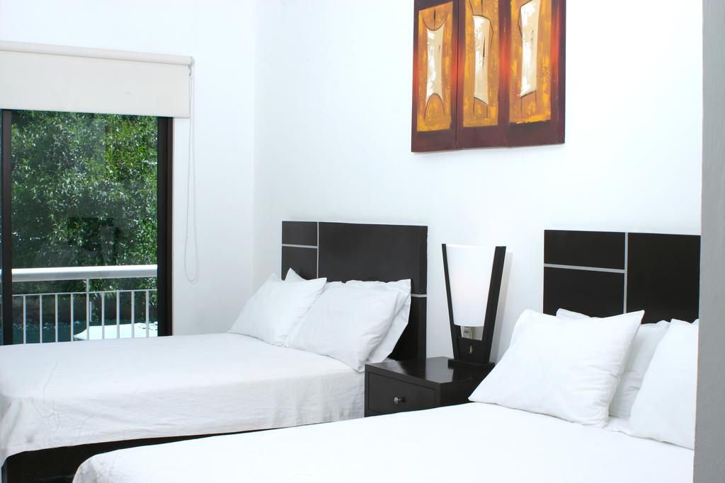 Hotel Holly